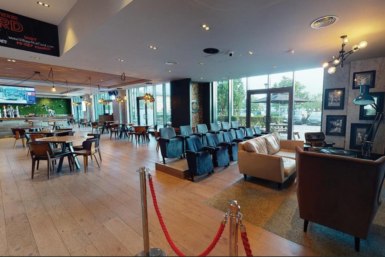 Village Hotel London Watford Elstree Extérieur photo