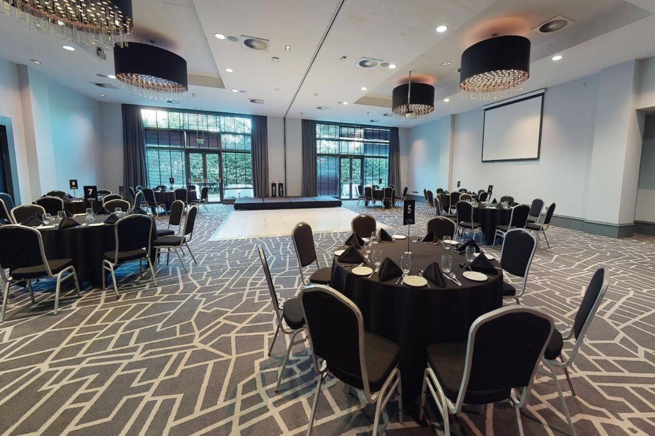 Village Hotel London Watford Elstree Extérieur photo