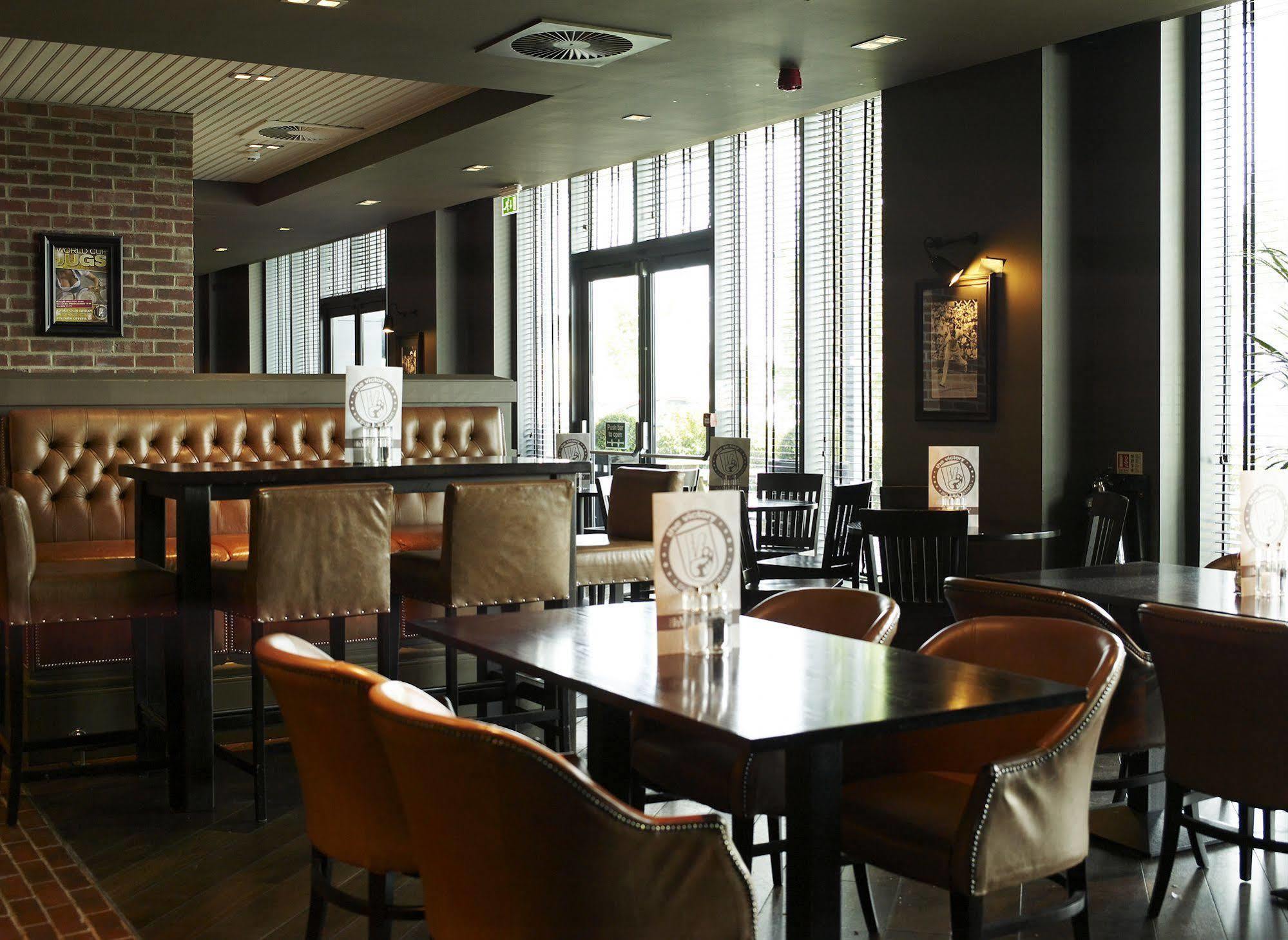 Village Hotel London Watford Elstree Extérieur photo